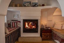 La Casa Delle Luci alcove with fireplace