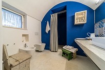 Torretta Della Collina bathroom with shower