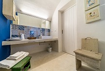 Torretta Della Collina bathroom with shower