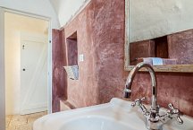 Trullo Dei Mandorli_bathroom with shower