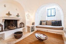 Trullo Dei Mandorli_living room with fireplace