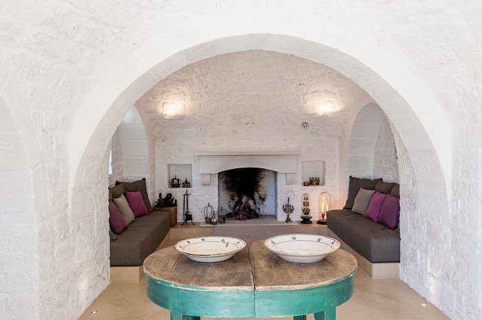 Trullo Tempesta_living room with fireplace