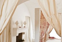 Masseria Tenuta Potenti_Schlafzimmer mit Kamin