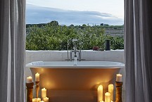 Masseria Petrarolo_freestanding bath on balcony open air