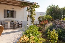 Masseria Marvicino_outside dining and garden